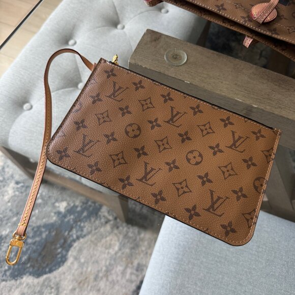 Louis Vuitton MONOGRAM REVERSE CANVAS Carry It - Picture 10 of 13